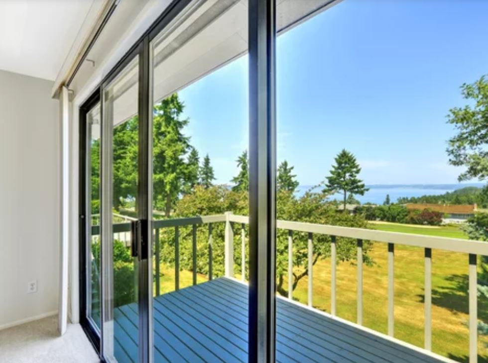 درب شیشه‌ای