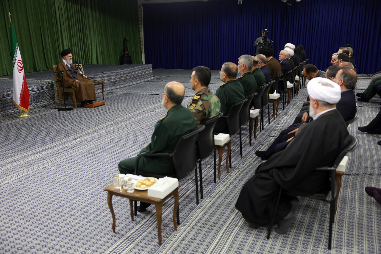 رهبر انقلاب: بهرغم مشکلات، نقاط مثبت در کشور زیاد است